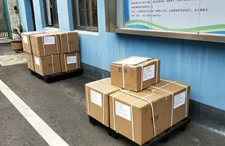 Xianglong exported 13 cartons Handsets to customers today